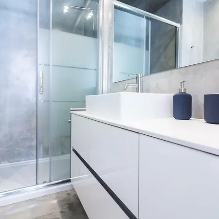 On - Violin Apartment *